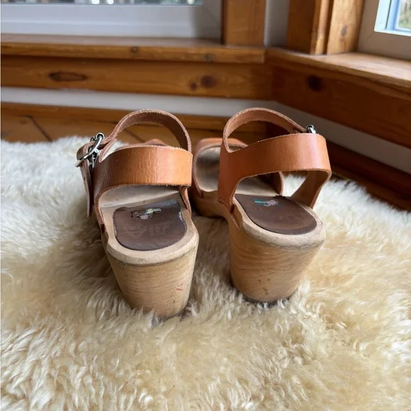 Peep Toe Swedish Clogs - Picture 6 of 10